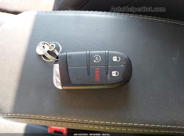 ZACNJDB12PPP34432 2023 JEEP RENEGADE Gray Вид панелі приладів