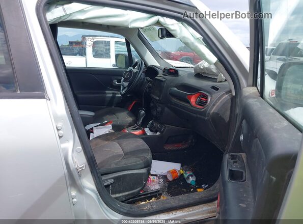 ZACNJDC17MPM95762 2021 JEEP RENEGADE Silver წინა სალონის ხედი