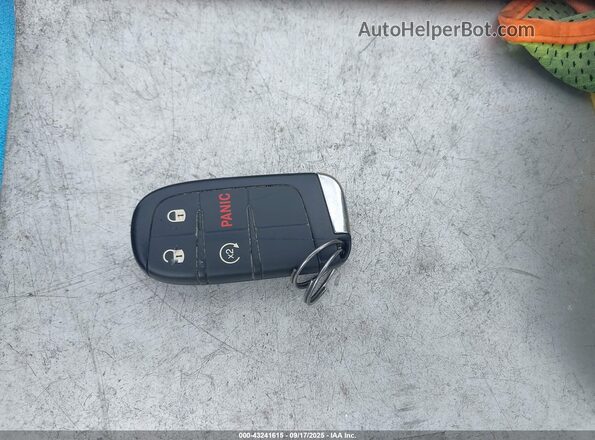 ZACNJDE18PPP32793 2023 JEEP RENEGADE Red Widok deski rozdzielczej