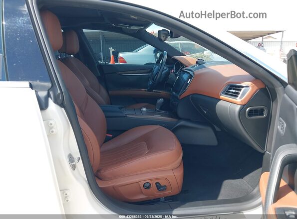 ZAM57YSA3J1296211 2018 MASERATI GHIBLI White Вид салону спереду