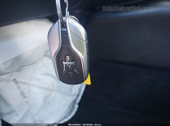 ZAM57YTM1NX398070 2022 MASERATI GHIBLI White Dashboard view