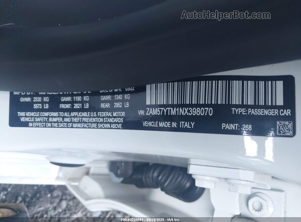 ZAM57YTM1NX398070 2022 MASERATI GHIBLI White Engine compartment view