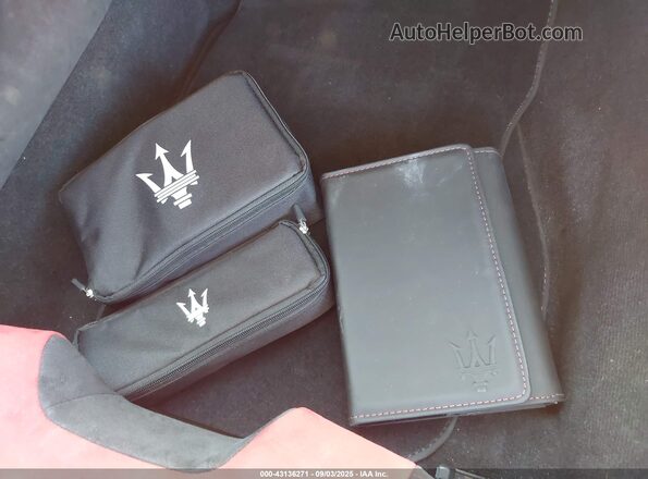 ZAMBMRABXP0414264 2023 MASERATI MC20 Gray Instrument cluster view