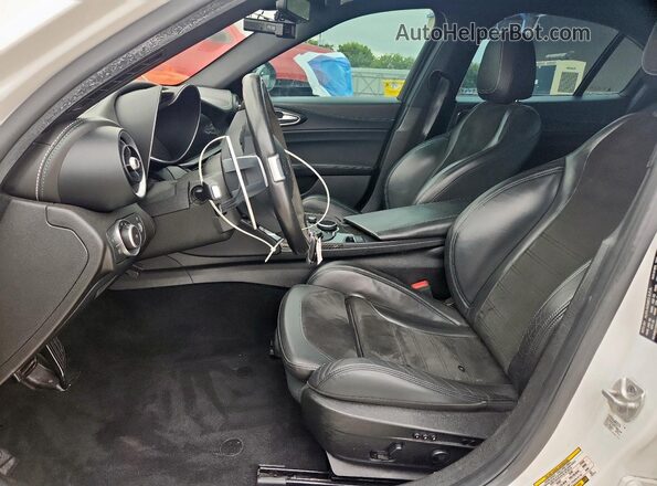 ZARFAEAV0J7580539 2018 ALFA ROMEO GIULIA White 