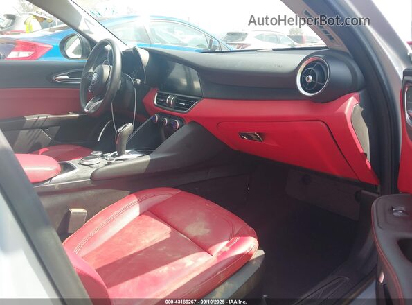 ZARFAMAN6M7647367 2021 ALFA ROMEO GIULIA Silver 