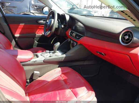ZARFAMAN8L7639107 2020 ALFA ROMEO GIULIA Черный Вид салона спереди