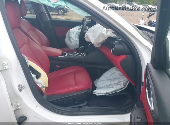 ZARFAMAN9M7647962 2021 ALFA ROMEO GIULIA White Սալոնի դիմացի տեսք