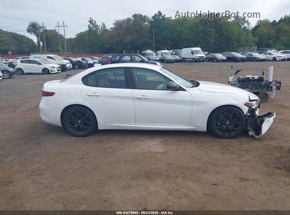 ZARFAMAN9M7647962 2021 ALFA ROMEO GIULIA White Սալոնի հետևի տեսք