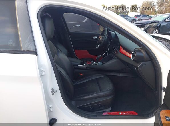 ZARFAMBN7N7663299 2022 ALFA ROMEO GIULIA White Вид салону спереду