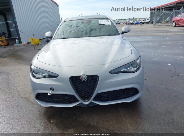 ZARFANBN0M7645487 2021 ALFA ROMEO GIULIA Silver Vista interior trasera