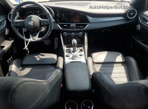 ZARFANBN3R7680855 2024 ALFA ROMEO GIULIA Blue Vista del salpicadero