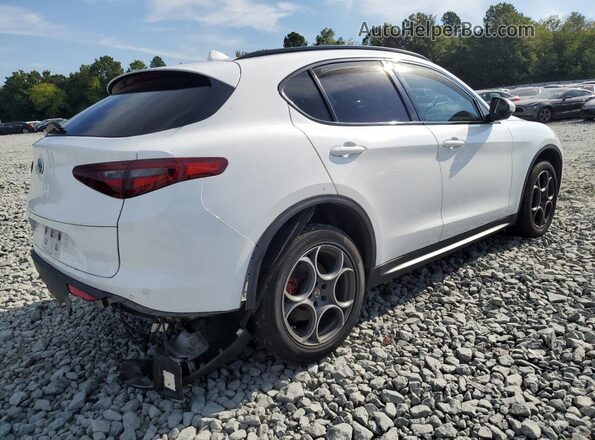 ZASFAKPN1J7C17402 2018 ALFA ROMEO STELVIO White 