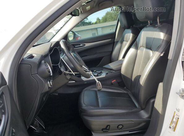 ZASFAKPN1J7C17402 2018 ALFA ROMEO STELVIO White 