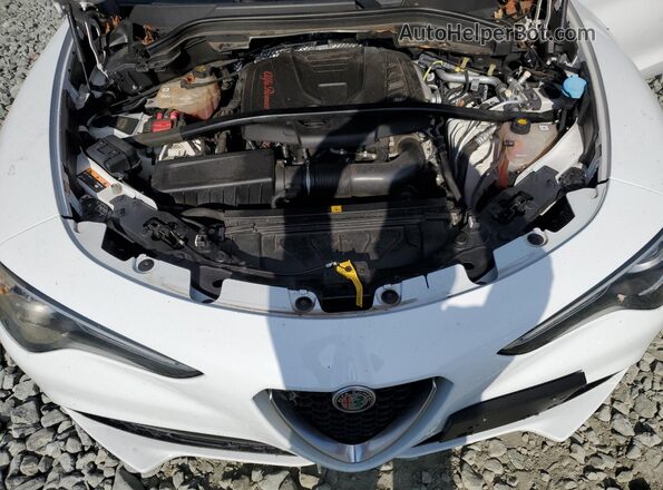 ZASFAKPN1J7C17402 2018 ALFA ROMEO STELVIO White 
