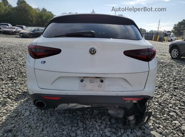 ZASFAKPN1J7C17402 2018 ALFA ROMEO STELVIO White 