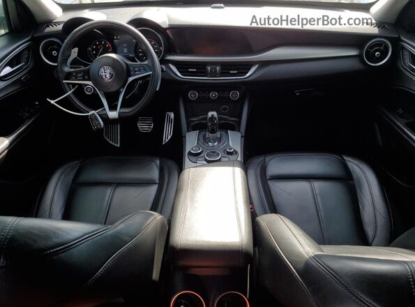 ZASFAKPN1J7C17402 2018 ALFA ROMEO STELVIO White 