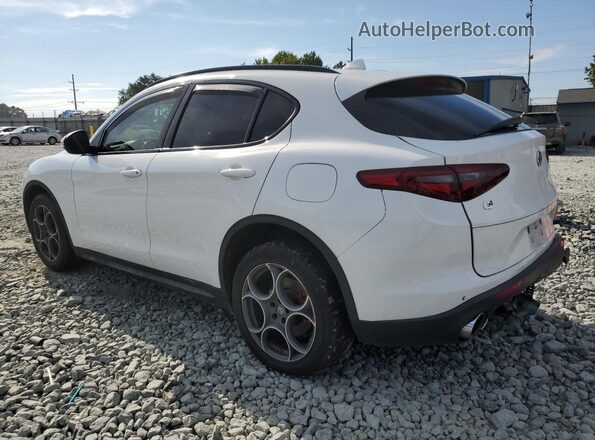 ZASFAKPN1J7C17402 2018 ALFA ROMEO STELVIO White 