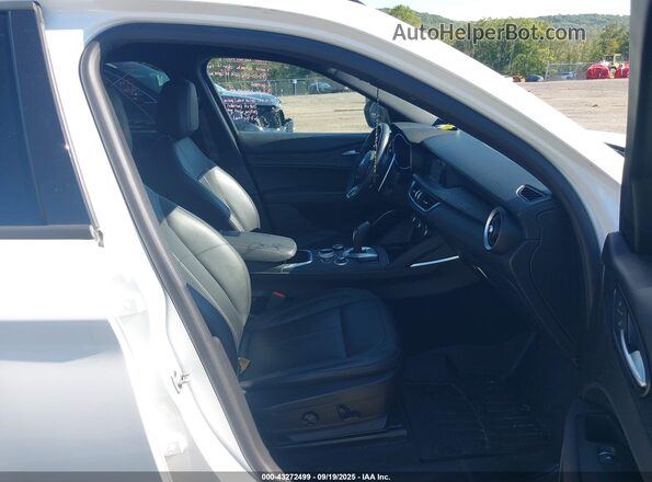ZASPAKAN7N7D39281 2022 ALFA ROMEO STELVIO Белый Вид салона спереди