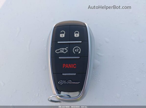 ZASPATCW0R3033156 2024 ALFA ROMEO OTHER White Dashboard view