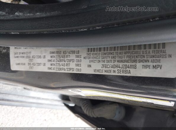 ZFBCFADH4JZ041118 2018 FIAT 500L Gray Vista del compartimento del motor