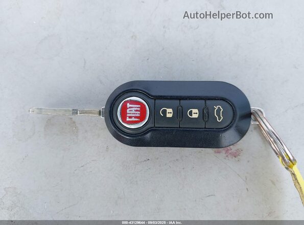 ZFBCFADH4JZ041118 2018 FIAT 500L Gray Vista del salpicadero