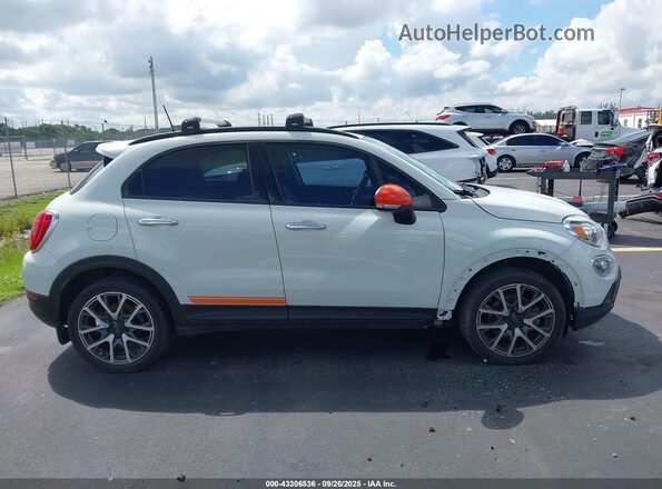 ZFBCFXCB9JP707448 2018 FIAT 500X White Vista interior trasera
