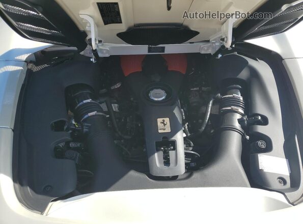 ZFF80AMA1G0219072 2016 FERRARI 488 White Widok wnętrza z tyłu