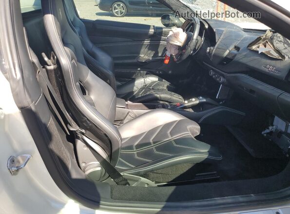 ZFF80AMA1G0219072 2016 FERRARI 488 White Widok tylnych siedzeń
