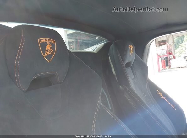 ZHWUS4ZF4KLA11640 2019 LAMBORGHINI HURACAN Синий Вид наклейки с VIN-кодом