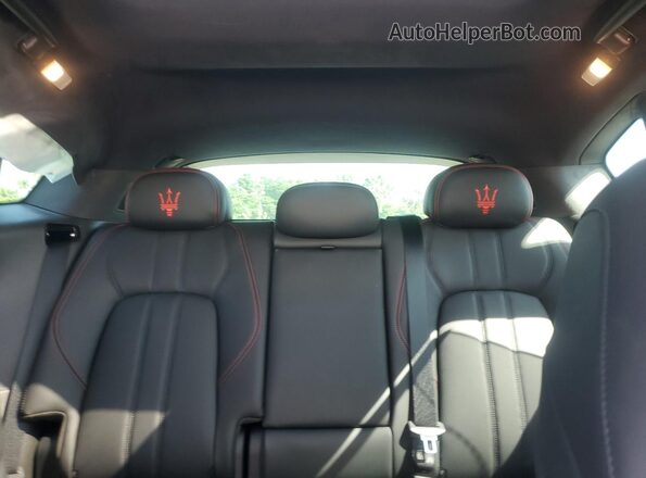 ZN661YUM2RX453056 2024 MASERATI LEVANTE White 