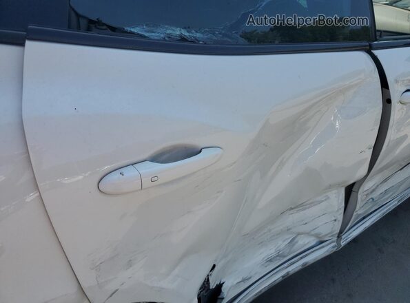 ZN661YUM2RX453056 2024 MASERATI LEVANTE White 