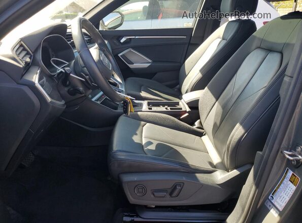 WA1DECF3XM1029439 2021 AUDI Q3 Gray Вид салону спереду