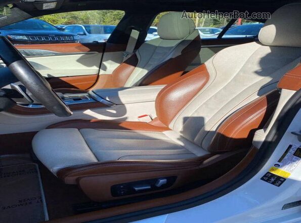 WBAGV8C01MCG76388 2021 BMW M8 White Vista trasera