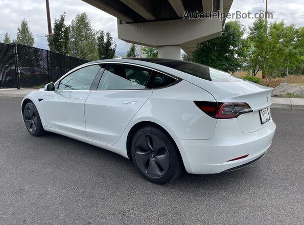 5YJ3E1EA6LF804430 2020 TESLA MODEL Белый Передняя правая четверть
