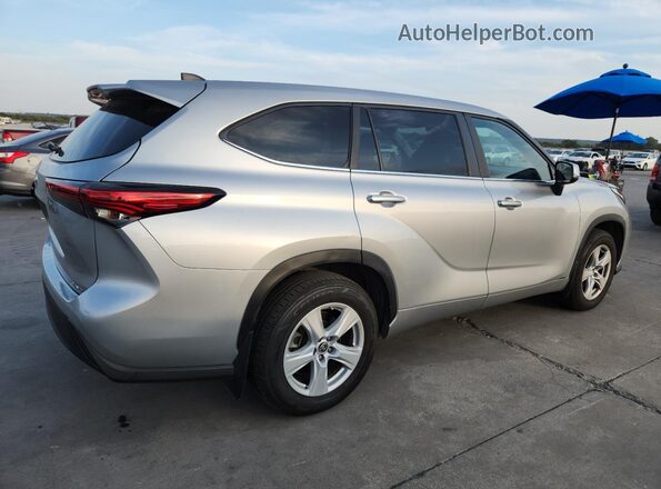 5TDKDRBH3PS031898 2023 TOYOTA HIGHLANDER Silver Przód prawy