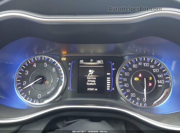 1C3CCCFB1HN510648 2017 CHRYSLER 200 Red Widok tylnych siedzeń