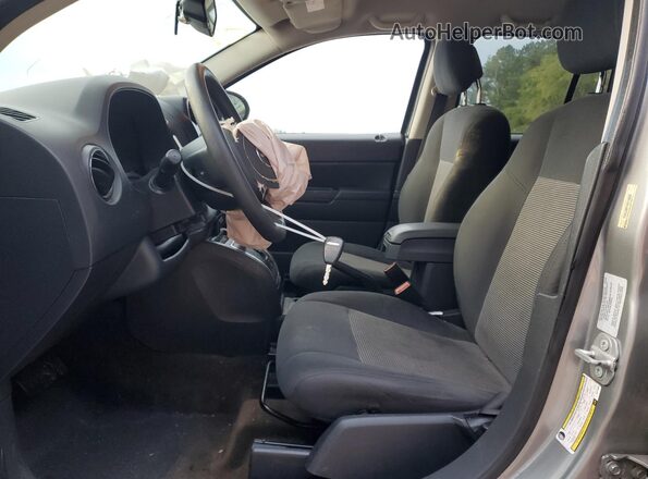 1C4NJCBB7GD716853 2016 JEEP COMPASS Gray Widok wnętrza z przodu
