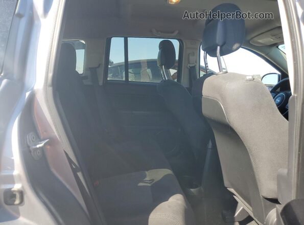 1C4NJDBB9GD549997 2016 JEEP COMPASS Silver Սալոնի հետևի տեսք