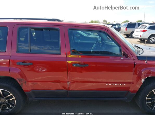 1C4NJPBA2HD141450 2017 JEEP PATRIOT Красный Вид задней части салона