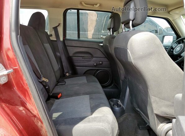 1C4NJPBA9GD562273 2016 JEEP PATRIOT Maroon Вид задньої частини салону