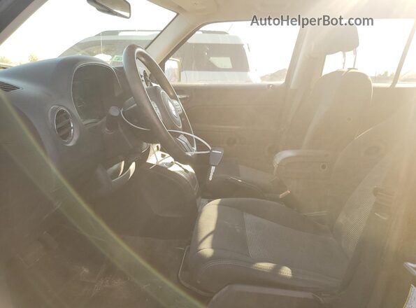 1C4NJPBAXGD812135 2016 JEEP PATRIOT Black Front interior view
