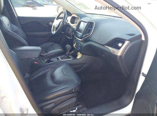 1C4PJLCB1GW126272 2016 JEEP CHEROKEE White Widok wnętrza z przodu