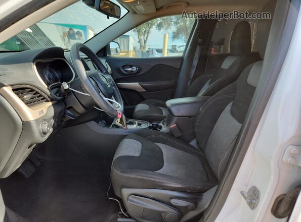 1C4PJLCB6JD615415 2018 JEEP CHEROKEE White Вид салону спереду