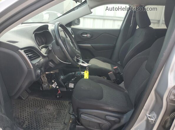 1C4PJLCB9LD556203 2020 JEEP CHEROKEE Silver Вид салону спереду