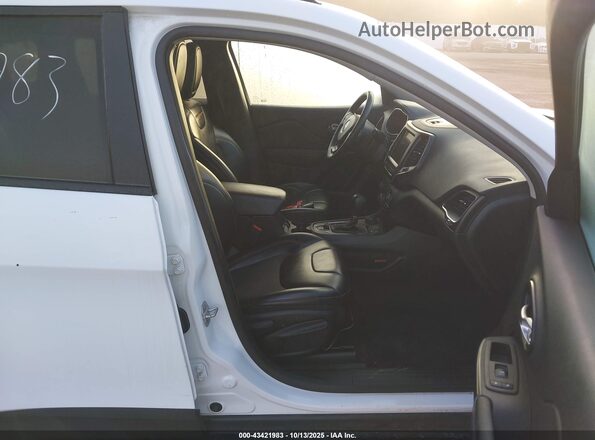 1C4PJMBX7ND553743 2022 JEEP CHEROKEE White Вид салону спереду
