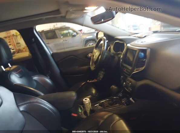 1C4PJMBXXLD656121 2020 JEEP CHEROKEE Black Вид салону спереду