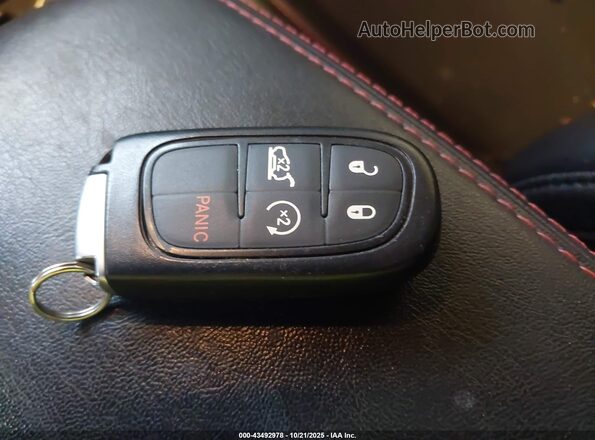 1C4PJMBXXLD656121 2020 JEEP CHEROKEE Black Вид панелі приладів