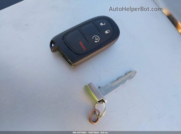 1C4PJMLB4LD602722 2020 JEEP CHEROKEE Черный Вид панели приборов