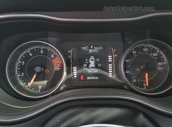 1C4PJMLB9LD590972 2020 JEEP CHEROKEE White ხელსაწყოთა პანელის ხედი