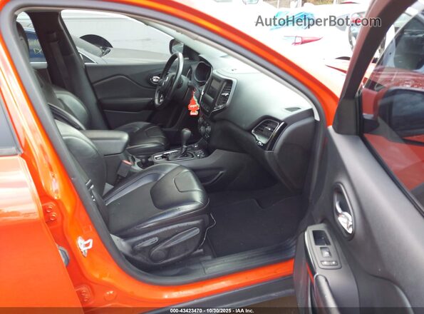 1C4PJMLBXMD142502 2021 JEEP CHEROKEE Orange Widok wnętrza z przodu